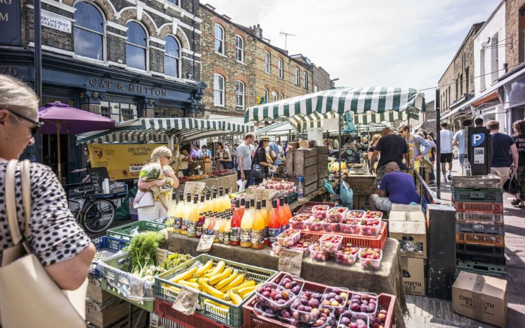 SHOPPING AND FOOD MARKETS AROUND SOUTH BANK LONDON