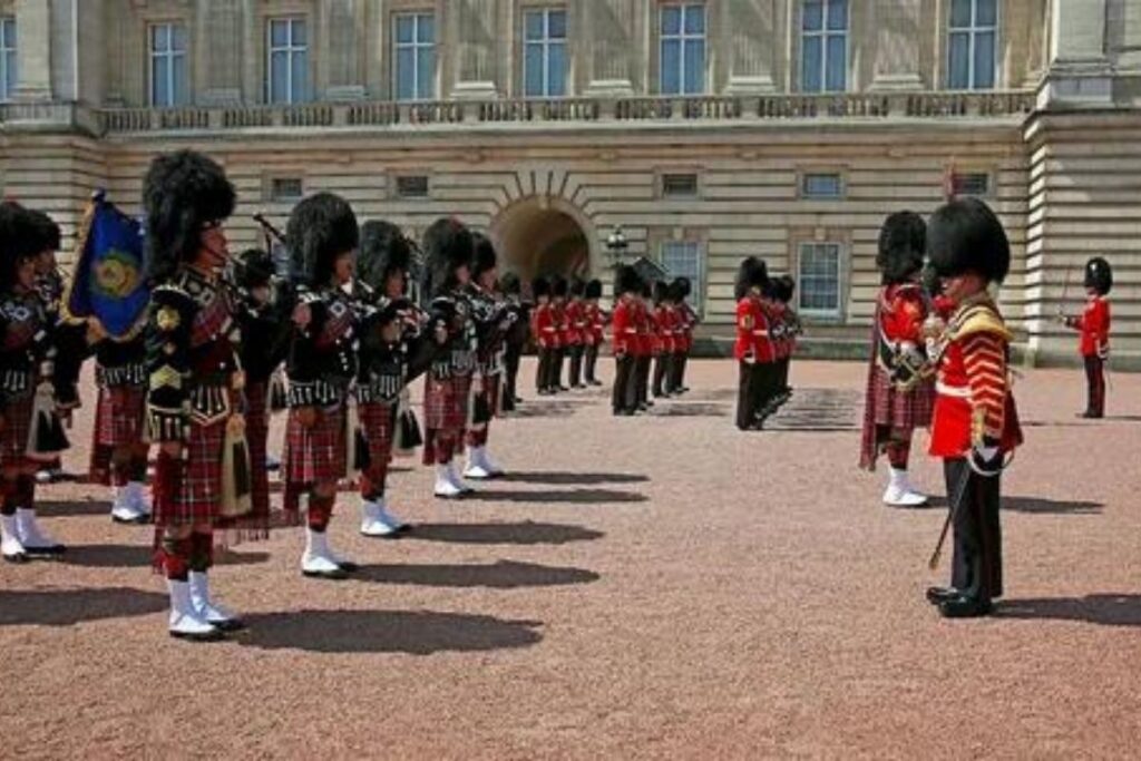 WHAT IS THE CHANGING OF THE GUARD