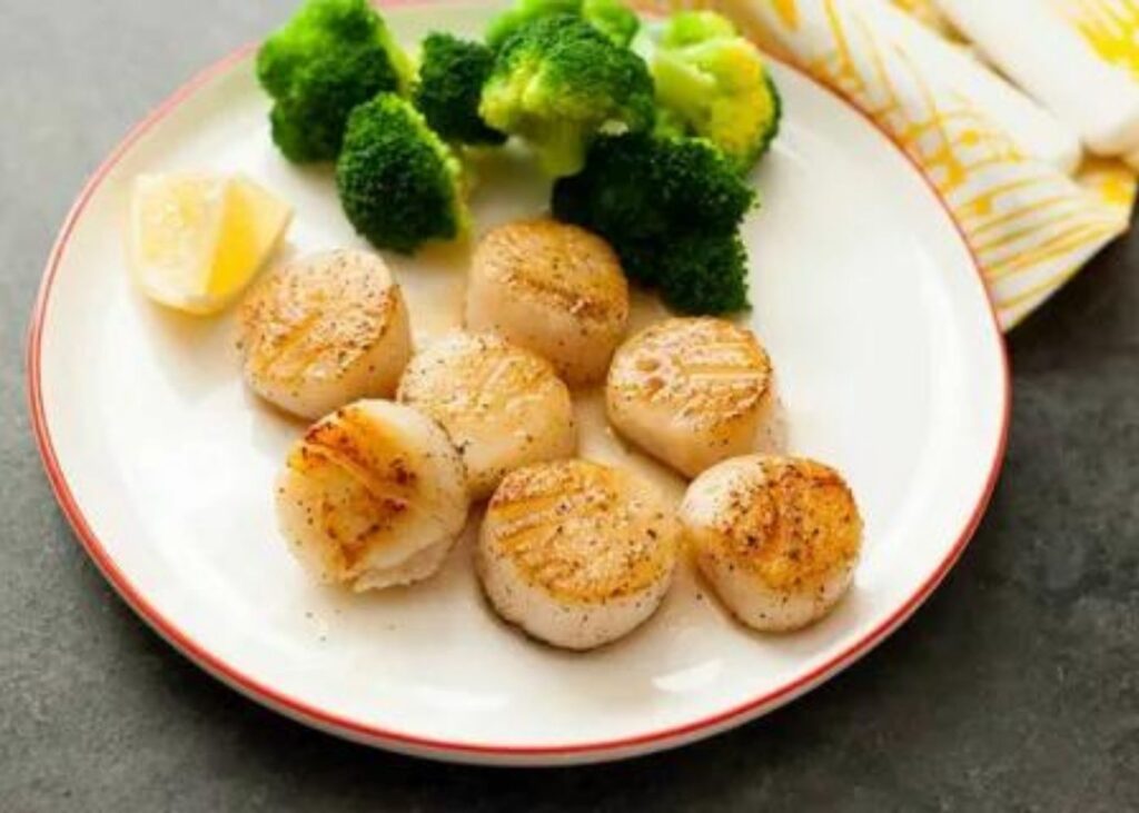 SCALLOPS CHRISTMAS FOODS IN FRANCE