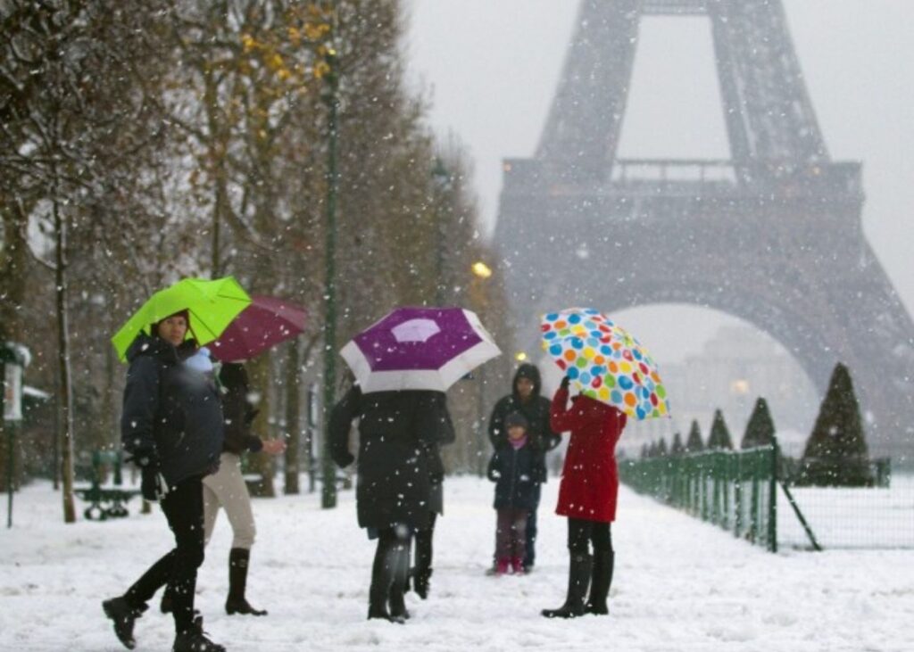 SNOWFALL AND PARIS 