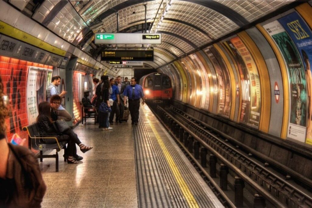 TUBE HOURS THE LONDON UNDERGROUND