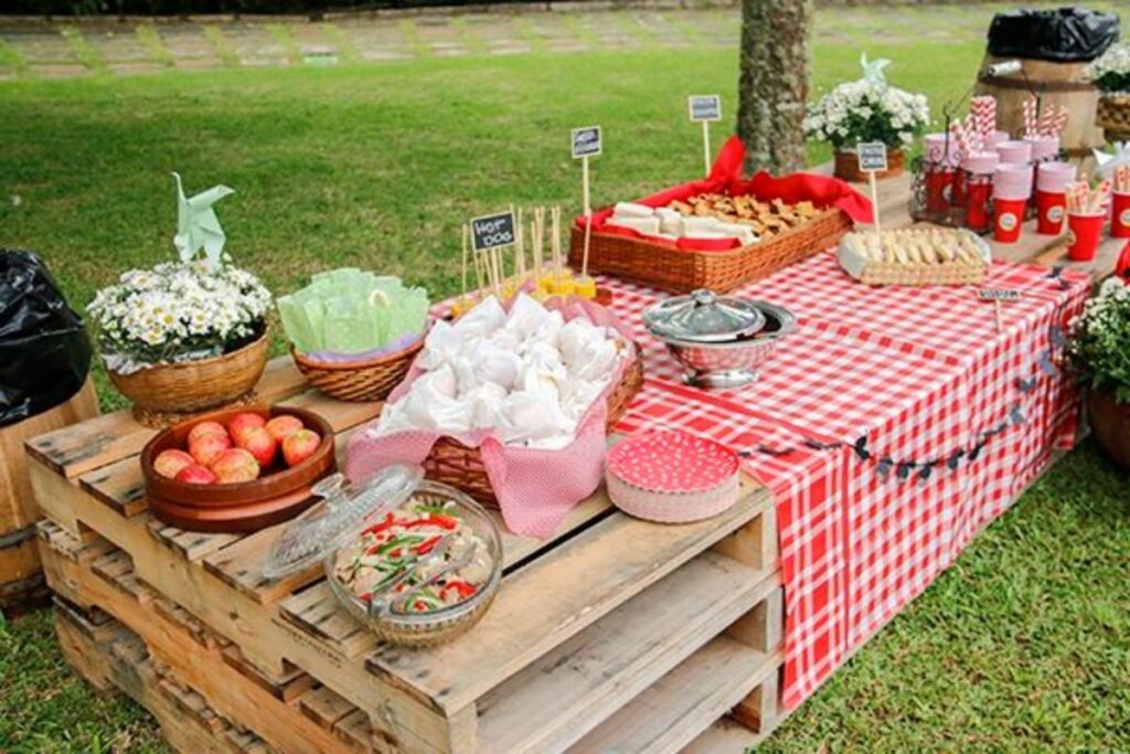 THE FRENCH PICNIC TABLECLOTH